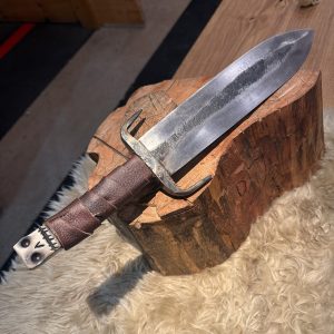 Dagger with cube skull pommel